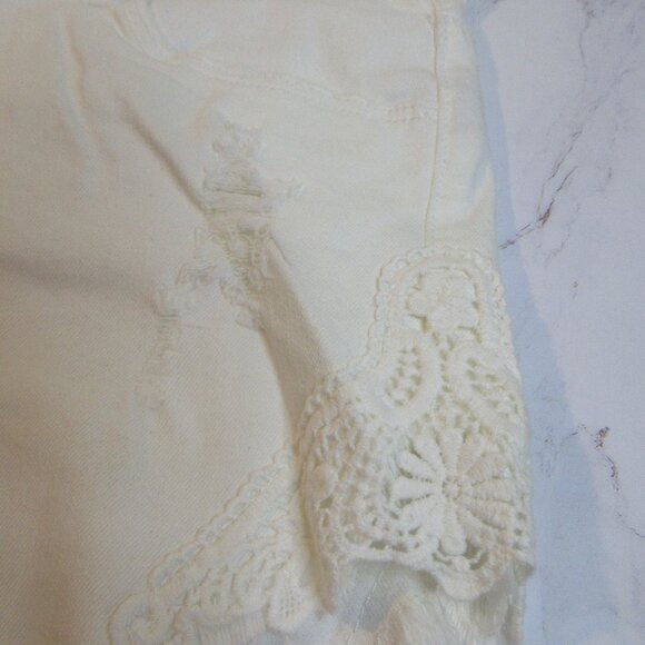 VINTAGE~ JOE BOXER WHITE DISTRESSED ~CROCHET LACE JEAN SHORTS JUNIORS SIZE 11 - Picture 3 of 9